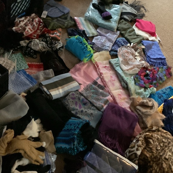 SCARF PARTY all kinds NWT/ NWOT - Picture 3 of 16